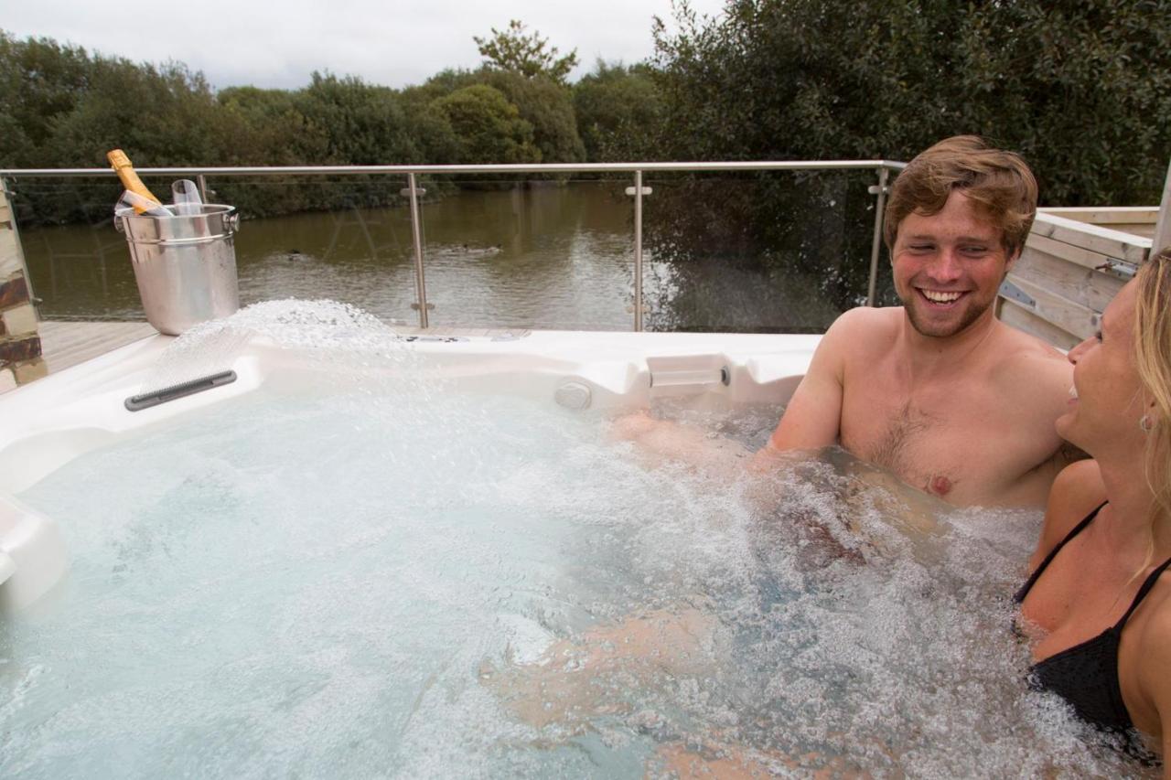 Fistral Hot Tub House For 8 On Retallack Resort New Quay Eksteriør bilde